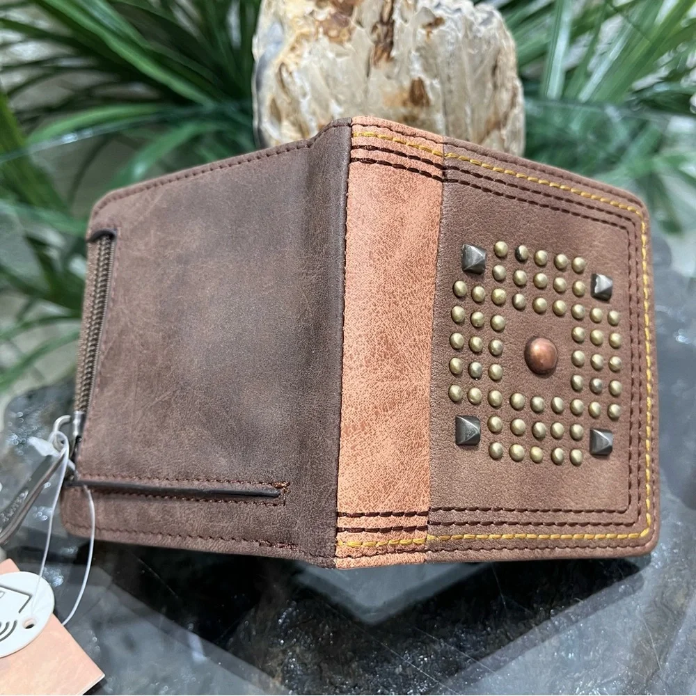 💥NWT💥 Justin Boot Company Studded RFID Southwest Brown Leather Wallet